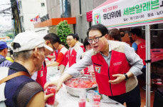 [포토] 세븐일레븐, 무더위에 힘내세요!