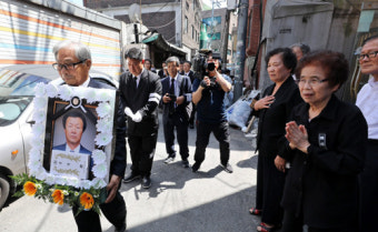 “고문 없는 곳서… 이 땅의 민주주의 지켜보길”