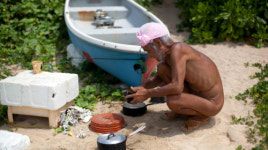 29년간 무인도에서 알몸으로 살던 자연인…결국 속세로?