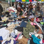 고르는 재미, 싼 가격까지…그들은 동묘에서 행복을 산다