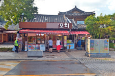 주민·공방 사라지고…관광객·상점만 남은 마을 [젠트리피케이션 넘어 상생으로]