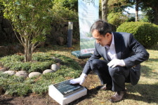 손수레 할머니 돕던 故 김선웅 군 기리는 생명의 나무