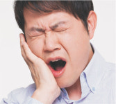 하품할 때 턱에서 딱딱 소리… 턱관절장애 의심