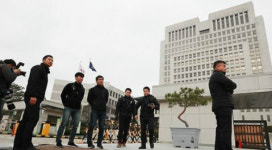 1인시위 70대 돼지사육 농장주, 김명수 대법원장 차량에 화염병 테러