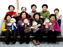 평균 79.6세… 시골 할매들 ‘그림자 연극’ 떴다