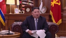 “검은양복, 집무실, 소파” 올해 김정은 신년사는 왜 달라졌나