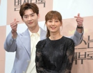 로맨스는 별책부록 이종석 이나영 앞에서 자꾸 얼굴 빨개져