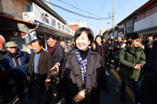 손혜원 의원, 왜 기자간담회 장소로 폐공장 택했나