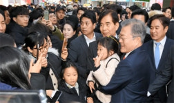 [동영상] 대전 으능정이거리 방문한 문재인 대통령