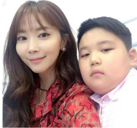 오윤아, 발달장애 아들 다리·팔 골절 소식 고백, 막막한 심정 토로