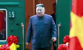 66시간 4500 ‘열차 행군’… 짧은 환영 뒤 하노이 직행