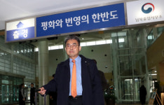 트럼프에 화답?…개성사무소 복귀한 北 의도는?