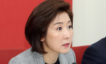 야 “조국, 운영위 출석하라”… 靑은 거부