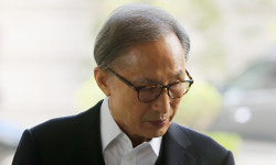 장인어른 앞 증언 부담됐나···재판 불출석한 MB사위