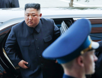 30분 지각한 푸틴… 30분 더 늦게 나타난 김정은