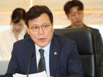 금융위 “차이니즈 월 낮춘다” 미공개 중요·고객자산 운용정보 외 교류 가능토록