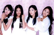 데뷔 21주년 맞은 핑클 멤버 단합…변치 않는 미모·우정 과시
