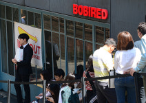 “맛보고 싶은데, 그냥 돌아 갈 것 같아요” 인앤아웃 ‘햄버거 전쟁’ [사진in세상] 