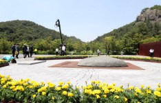 봉하마을 간 여야 4당 “이념과 진영 떠나 盧의 꿈 이어가자”