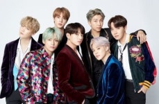 방탄소년단, 스타디움 투어로 세계투어 차트 정상·매출 900억원
