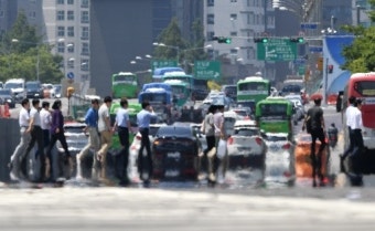 “오늘도 덥다~ 더워”…서울 낮 최고 36도 ‘폭염 경보 발효’