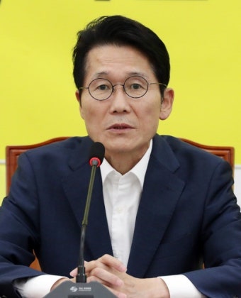윤소하, '협박 소포' 진보단체 소속 검거에 당혹…