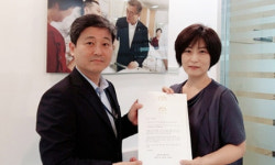 文대통령, 고은주 소설 