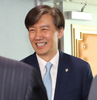文대통령 조국 임명 수순…찬성 여론도 상승 ‘반대와 오차범위 내’