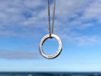 적은 돈으로도 소소한 행복 찾고 사회적 가치 실천 [S 스토리]