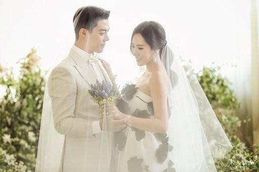 가수 강남과 전 스피드 스케이팅 선수 이상화, 결혼식 비용 전액 부담하며 감동 주는 사랑의 이야기