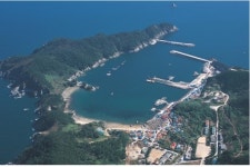 어청도 찾은 이덕화…물 맑은 섬 등대서 노래 한 자락(6시 내 고향)