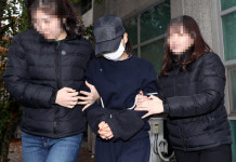 숨진 3살 딸, ‘갈비뼈 골절에 전신 멍 자국’… 19일 동안 맞았다