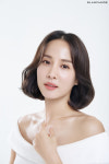 조여정, 깨끗한 피부의 ‘쇄골 미인’…화장품 브랜드 론칭 화보