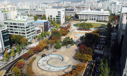 인천시청 앞마당 34년 만에 활짝 열렸다