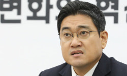 오신환 “민주당의 가증스런 개혁팔이…기생정당 불러 모아 뒷골목 협상”