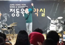 정동원 졸업식, 팬 수백명 참석해 축하…‘미니 콘서트’에 ‘커피차’까지