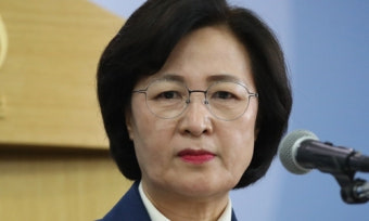 전국 검사장 소집 추미애… “전직 당대표·의원 신분, 총선 앞두고 부적절” 지적