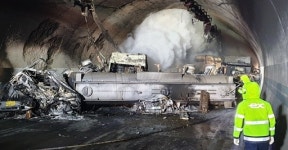 탱크로리 터널서 추돌… 유독가스 유출 ‘아찔’