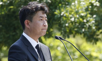 법원 ‘노무현 전 대통령 비하사진’ 교학사에 “기부금 내라” 화해권고