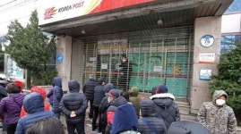 “공적 판매 마스크는 도대체 어디 있는 거냐” 약국·농협·우체국 ‘텅빈 매대’