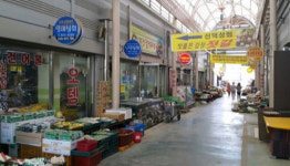 “가뜩이나 어려운데”… 군산시 공설시장 임대료 인상에 상인들 울상