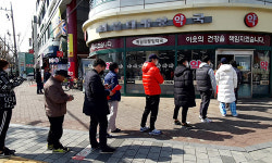 자제 권고에도… 일부 교회 현장 예배 ‘눈총’