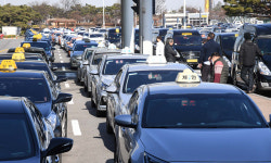 [포토] 손님 기다리는 김포공항 택시 승강장
