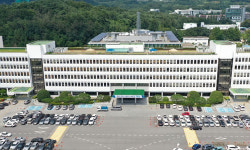경남도청 인근 유명식당 주인 확진 소식에 도청 공무원들 긴장