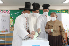 116세 할머니 딸과 함께 투표… 섬 주민들도 육지서 주권행사