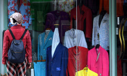 [포토에세이] 트로트 무대를 꿈 꾸고 있는 것일까