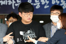 무덤덤한 표정지은 n번방 ‘갓갓’ 문형욱…사진과 다른 실물에 “안 봤으면 몰랐을 뻔”