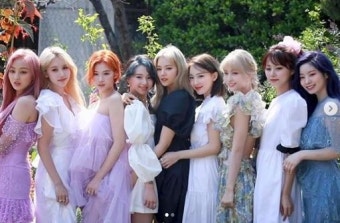 “숲속 요정들이 나타난 듯” 트와이스, 신곡 ‘모어앤드모어’ 단체 티저 공개