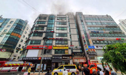 군포 복합건물 화재… 1명 사망·18명 부상