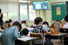 유치원생 이어 고3 확진… 등교 본격화 괜찮을까